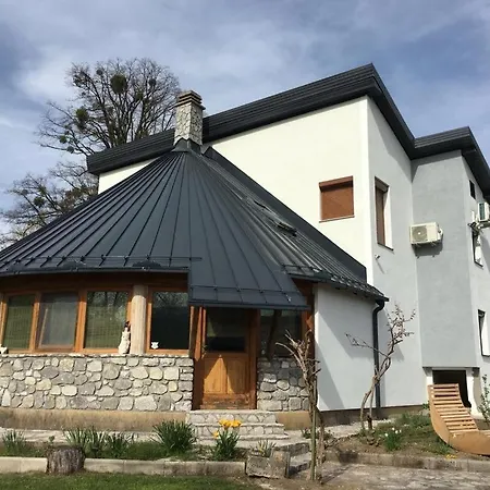 Сasa de vacaciones River Dream House *