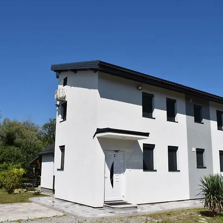 Сasa de vacaciones River Dream House